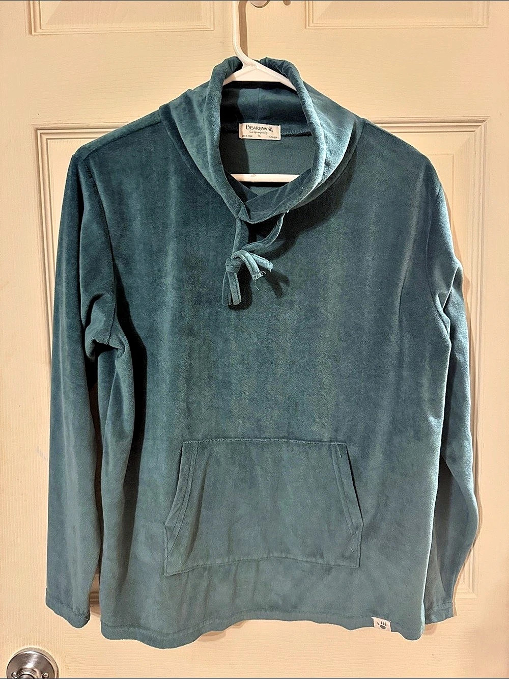 Bearpaw Velour Pullover Hoodie in Green Size Medium Like New